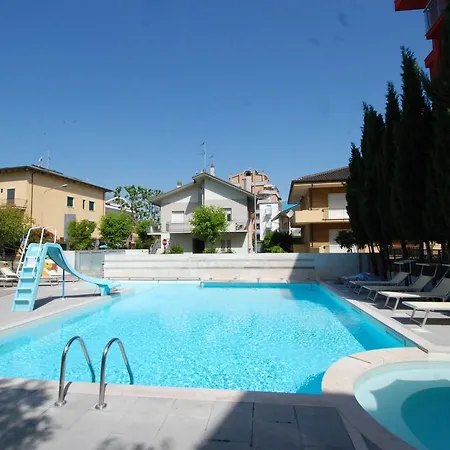 Apartman Locazione Turistica Altomare.4 *